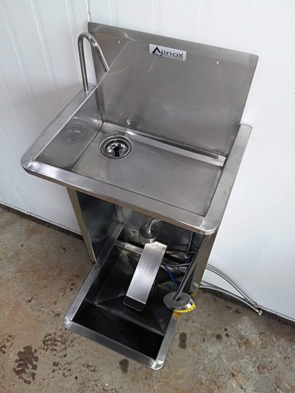 Lavador De Botas Manual Com Pia De Assepsia - Irmãos Braun Soluções em Inoxidáveis - Imagem 3