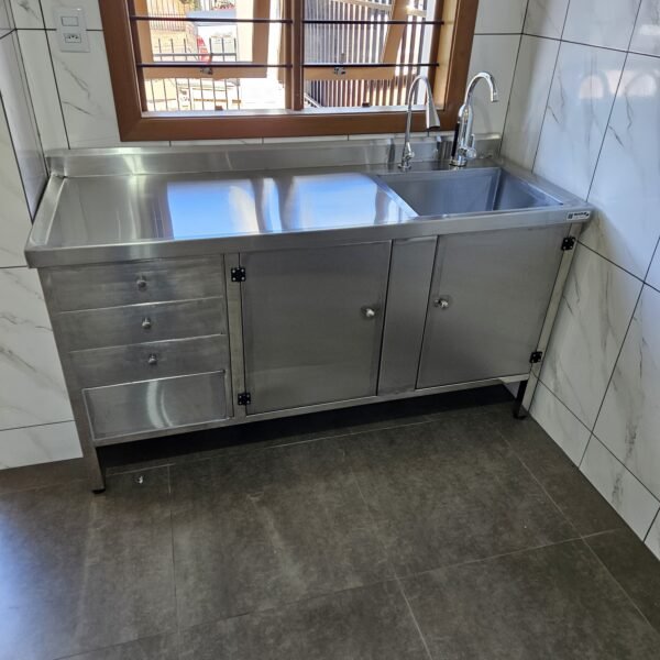 Balcão inox com cuba, três gavetas e portas - Irmãos Braun Soluções em Inoxidáveis - Imagem 2