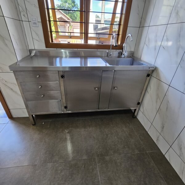 Balcão inox com cuba, três gavetas e portas - Irmãos Braun Soluções em Inoxidáveis - Imagem 3