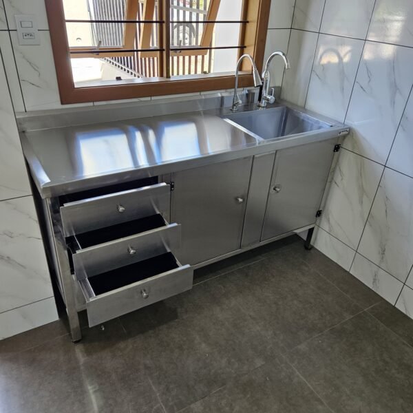 Balcão inox com cuba, três gavetas e portas - Irmãos Braun Soluções em Inoxidáveis - Imagem 5